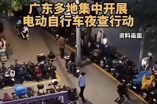 记者：除第二节外比分一直持平 波波：你喝多了？我们都被打爆了